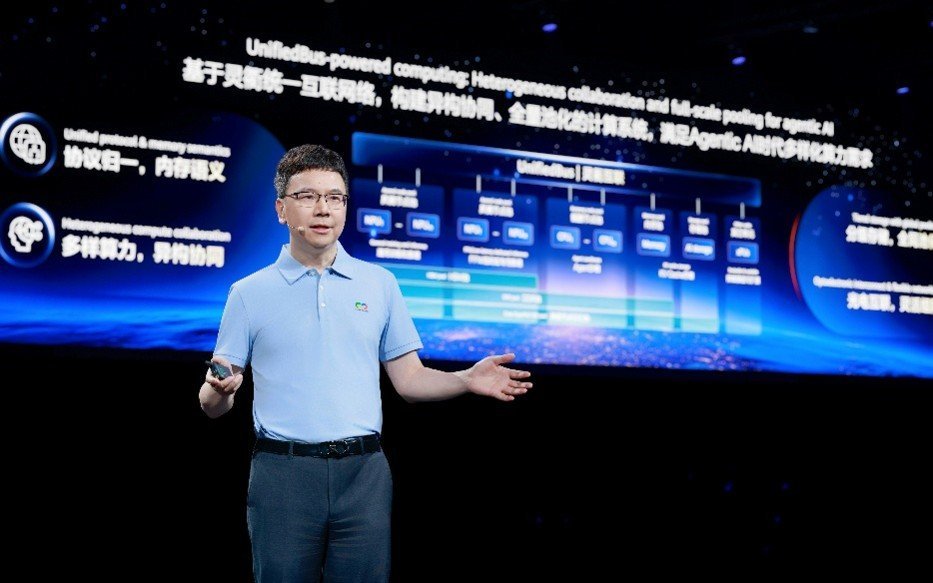 Huawei ICT İş Grubu CEO'su Yang Chaobin HUAWEI CONNECT 2026'da konuşurken