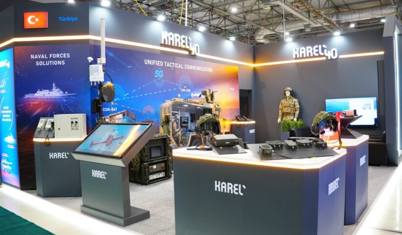 Karel'in ADEX 2026 fuarındaki standı ziyaretçilere haberleşme çözümlerini tanıtıyor