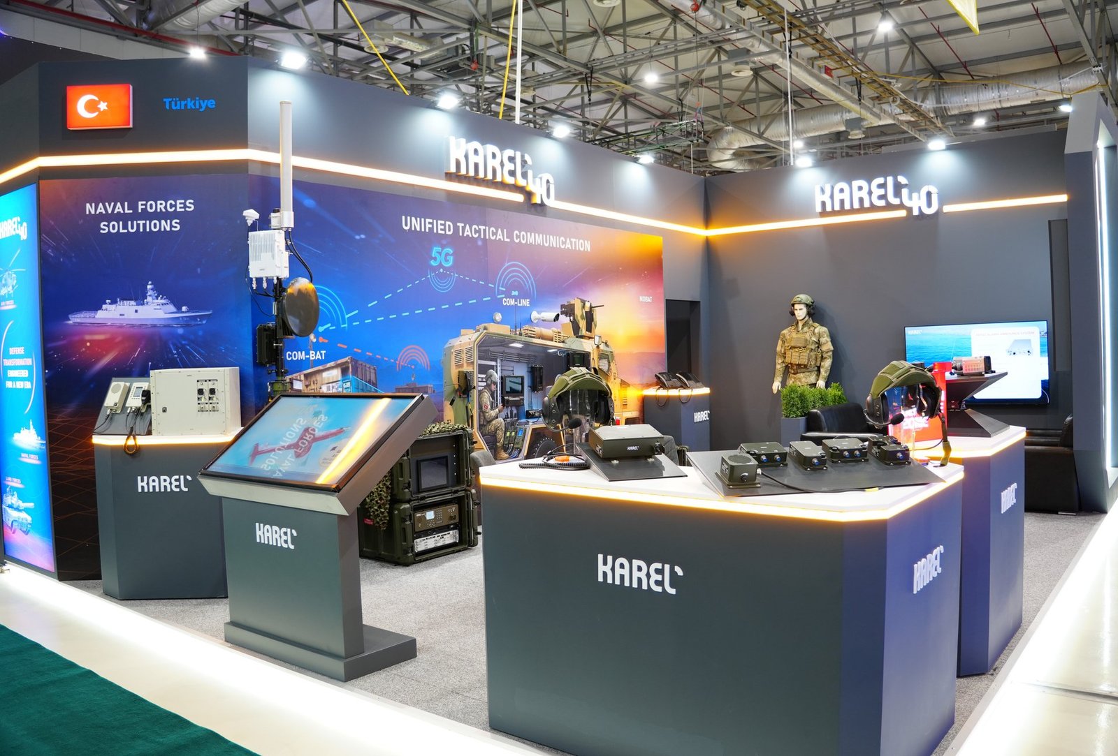 Karel'in ADEX 2026 fuarındaki standı ziyaretçilere haberleşme çözümlerini tanıtıyor