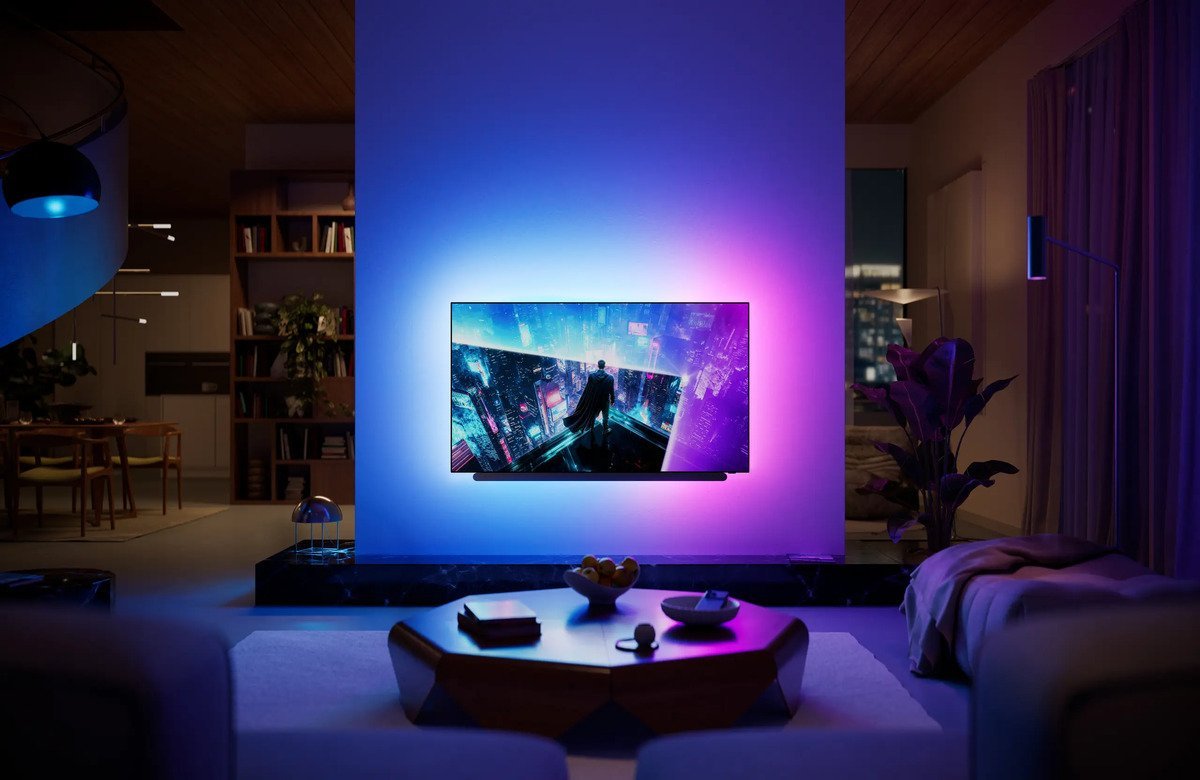 Philips Ambilight teknolojisine sahip bir OLED televizyon