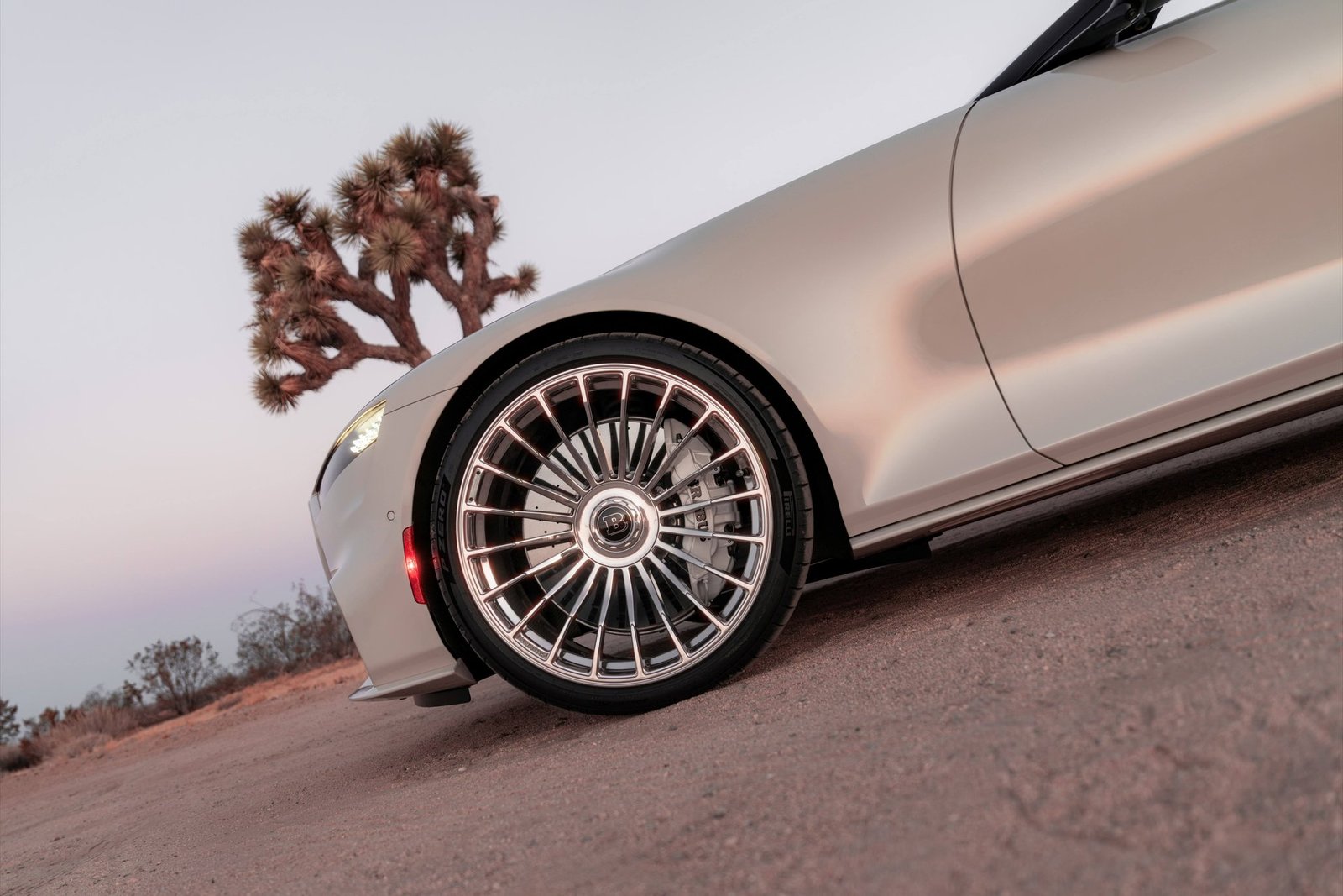 BRABUS Bodo Cabriolet aracının Pirelli P Zero lastikli görünümü