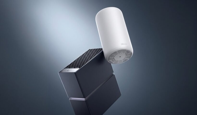 TP-Link'in Archer 8 Ultra router ve Deco 8 Ultra mesh sistemi yan yana