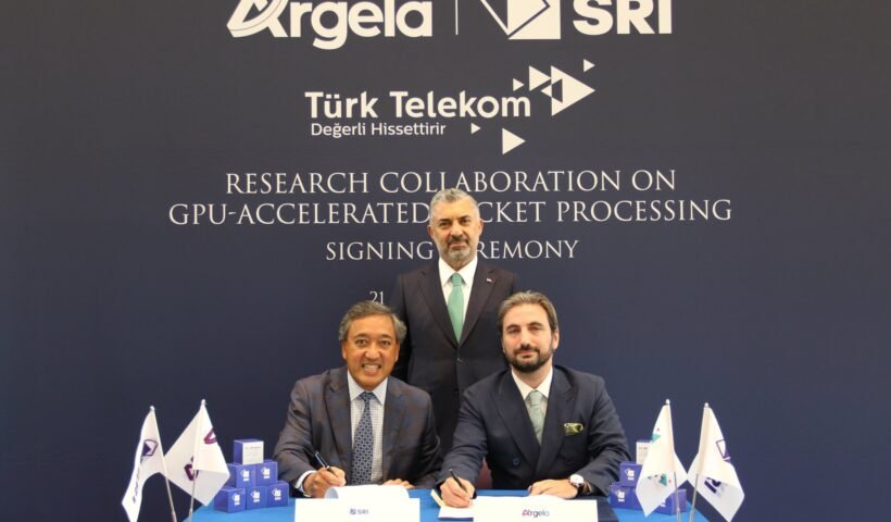 Argela ve Stanford Araştırma Enstitüsü SRI yetkililerinin iş birliği anlaşmasını imzaladığı tören
