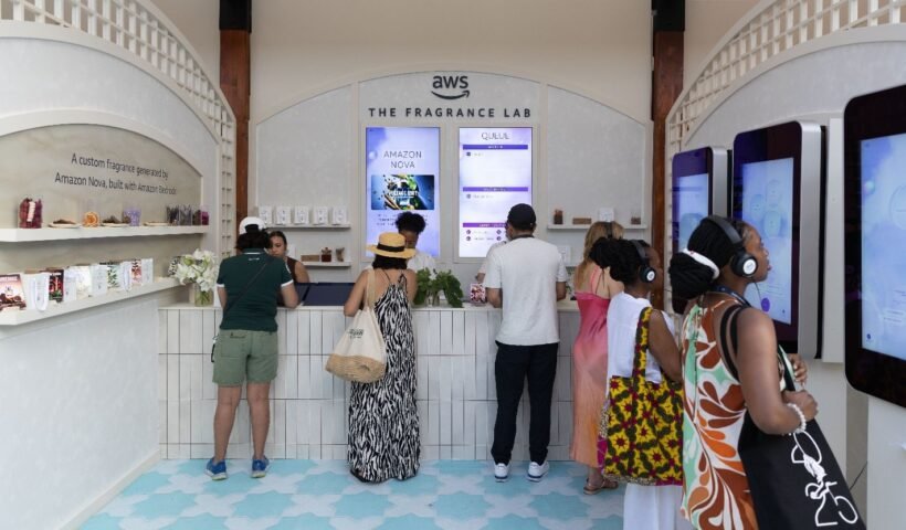 AWS'nin The Fragrance Lab etkinlik alanından bir görünüm