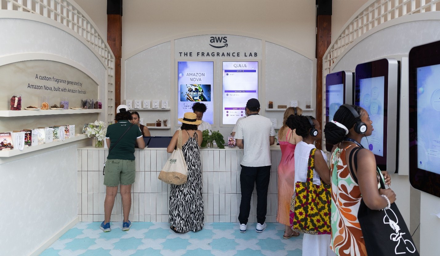 AWS'nin The Fragrance Lab etkinlik alanından bir görünüm