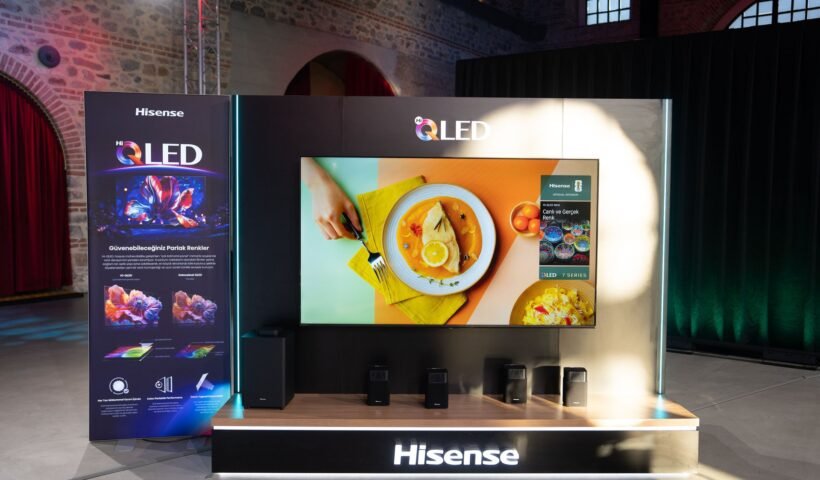 Hisense'in Türkiye lansmanında sergilenen QLED televizyonu