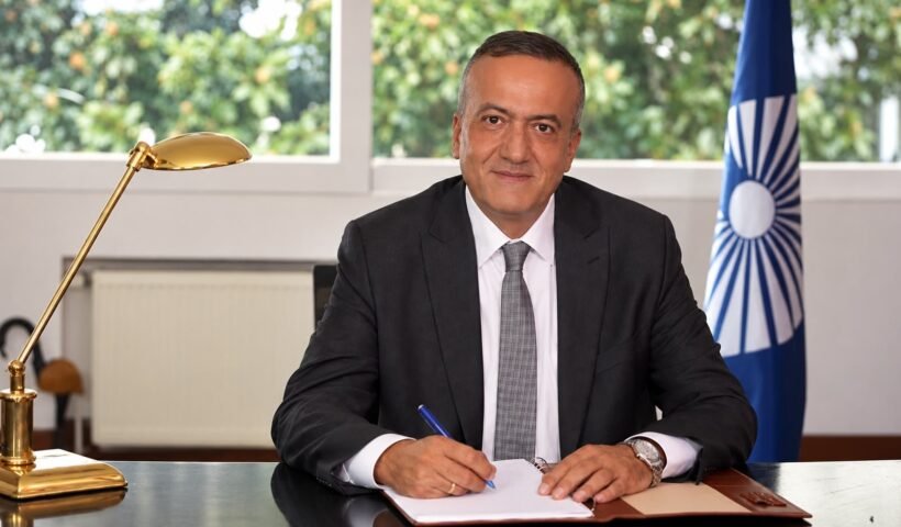 Kapadokya Üniversitesi Rektörü Prof. Dr. Hasan Ali Karasar'ın makamındaki fotoğrafı
