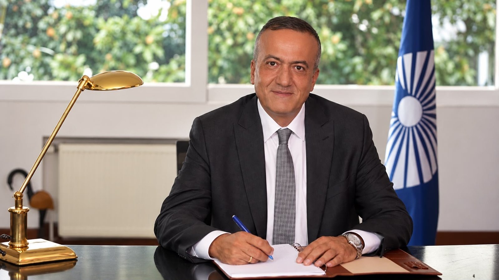 Kapadokya Üniversitesi Rektörü Prof. Dr. Hasan Ali Karasar'ın makamındaki fotoğrafı