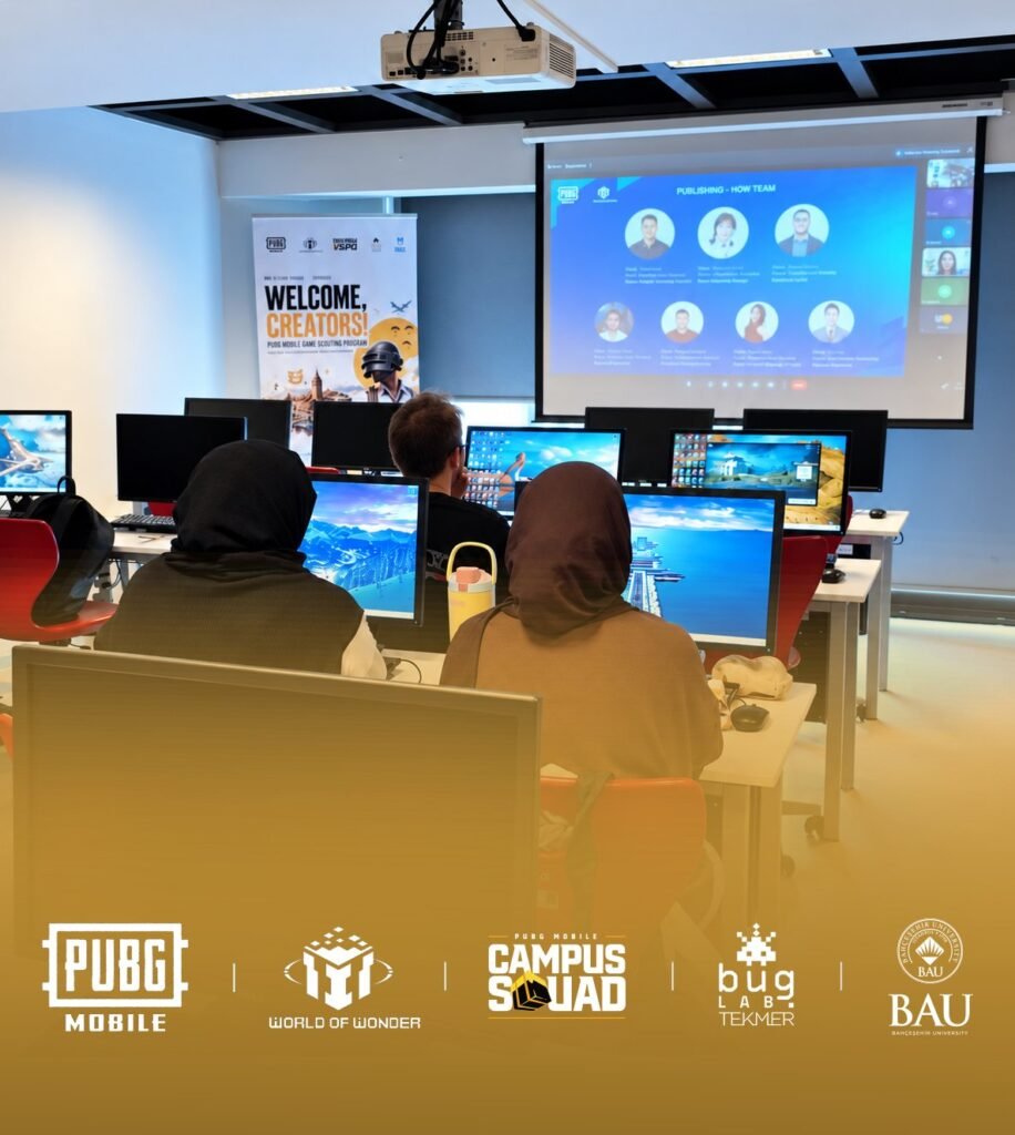 PUBG Mobile oyun tasarımı dersinde öğrencilerin bilgisayar başında çalıştığı sınıf ortamı