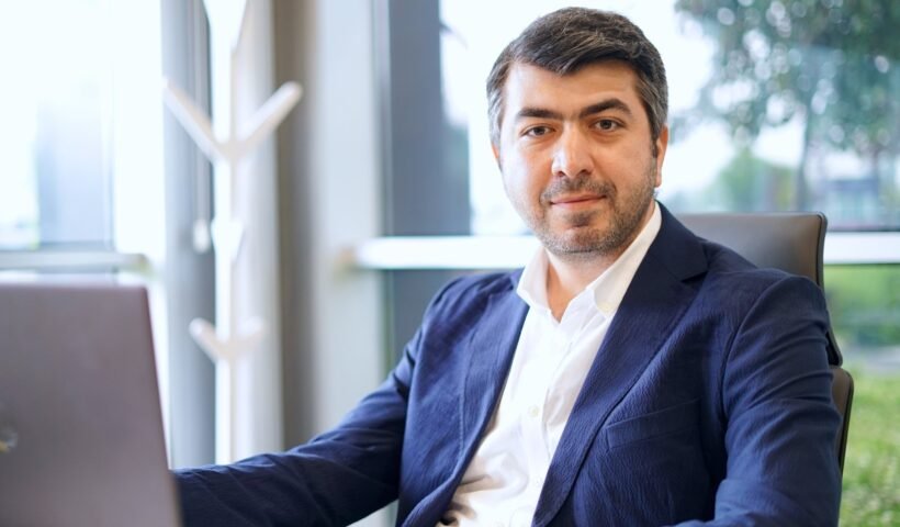 Complead Kurucu ve CEO'su Fatih Coşkun'un ofiste çekilmiş fotoğrafı
