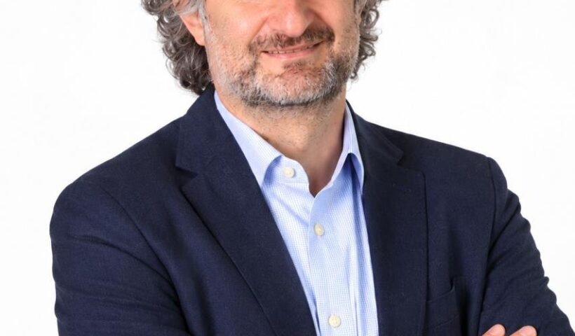 Teknosa'nın yeni CTO'su Oğuzhan Poyrazoğlu'nun stüdyo fotoğrafı