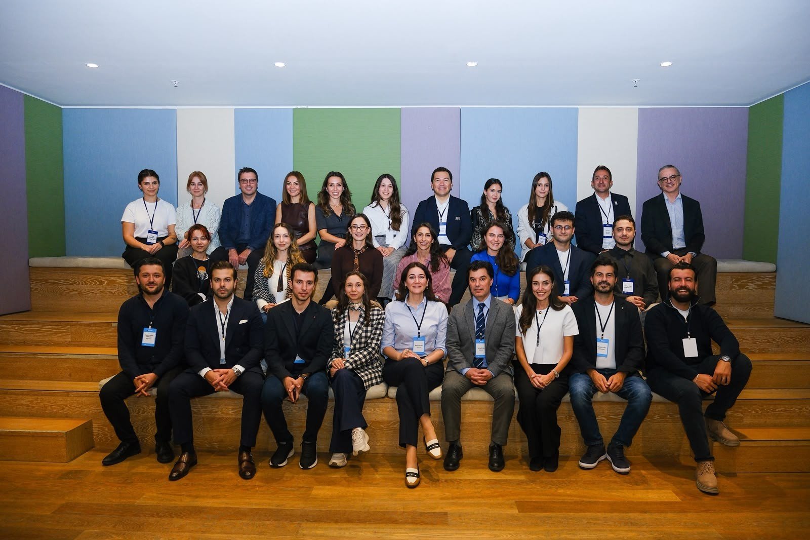 Workup AStart programının ikinci döneminden mezun olan girişimcilerin katıldığı Founders Network etkinliğinden toplu fotoğraf